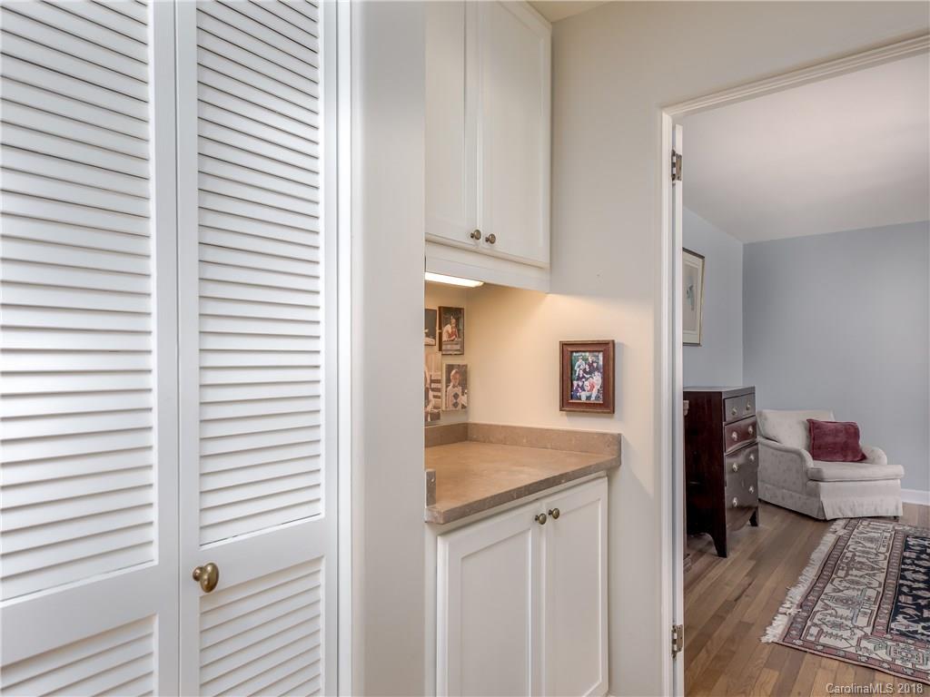 21 Pinecroft Road Asheville NC 28804