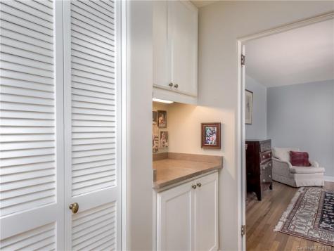 21 Pinecroft Road Asheville NC 28804