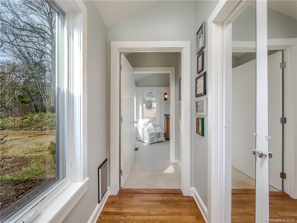 21 Pinecroft Road Asheville NC 28804