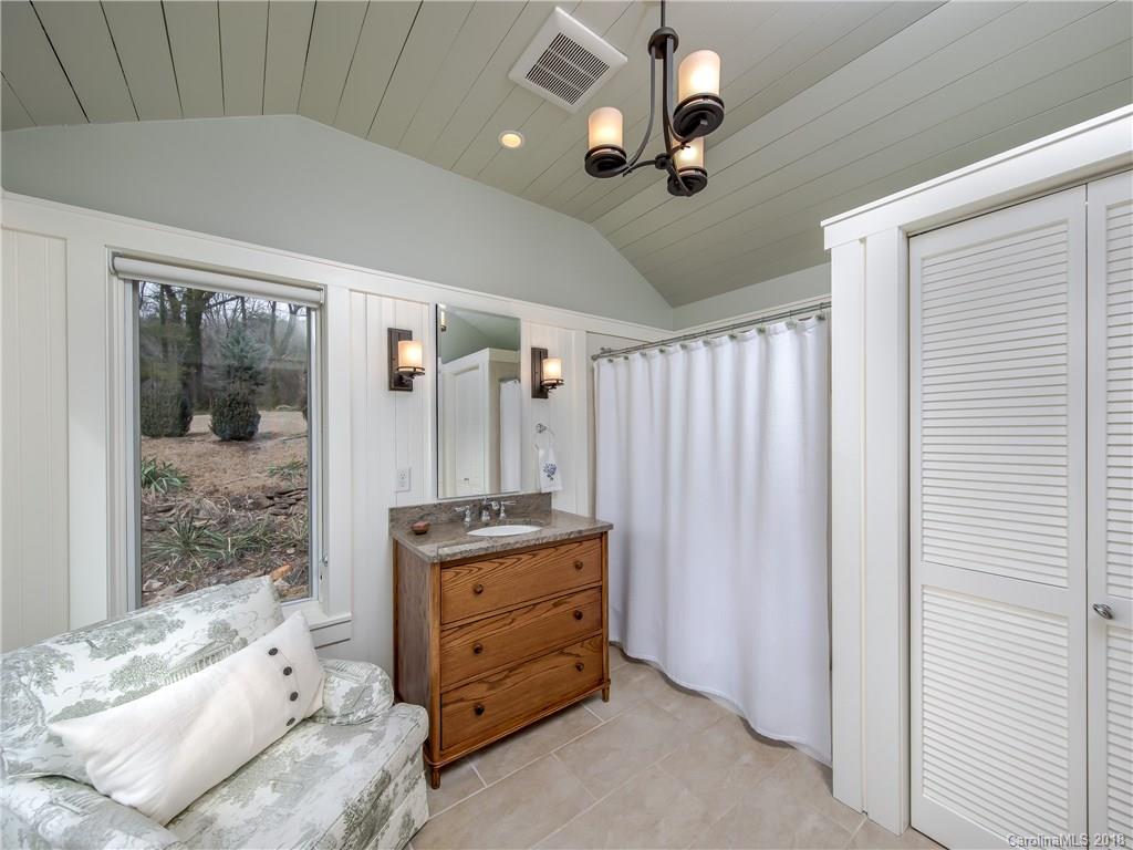 21 Pinecroft Road Asheville NC 28804