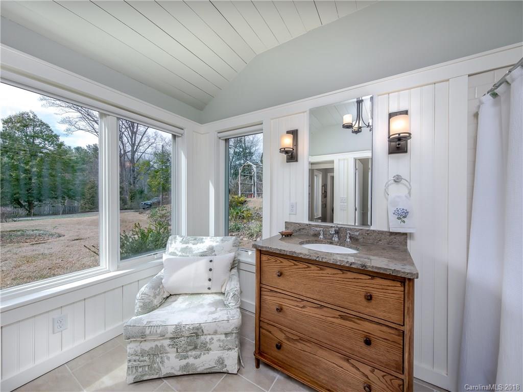 21 Pinecroft Road Asheville NC 28804