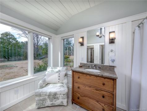 21 Pinecroft Road Asheville NC 28804