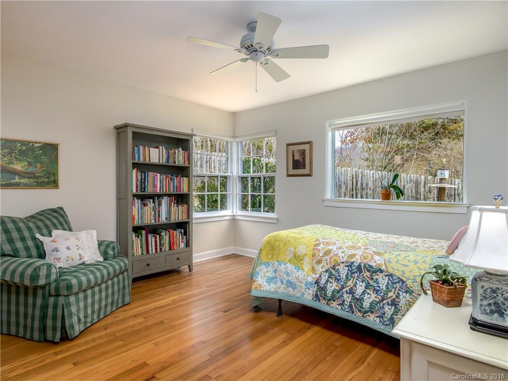 21 Pinecroft Road Asheville NC 28804