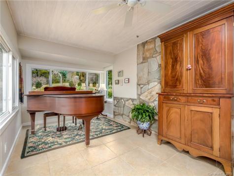 21 Pinecroft Road Asheville NC 28804