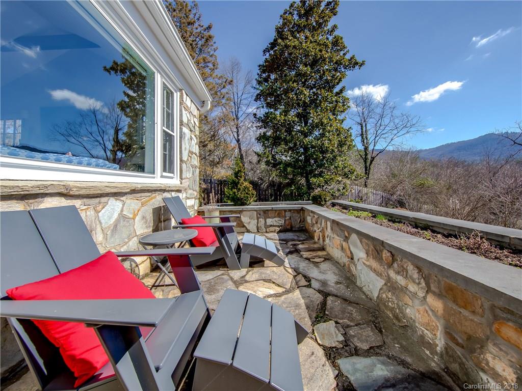21 Pinecroft Road Asheville NC 28804