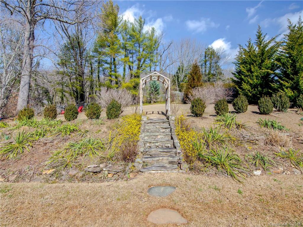 21 Pinecroft Road Asheville NC 28804