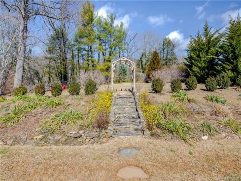 21 Pinecroft Road Asheville NC 28804