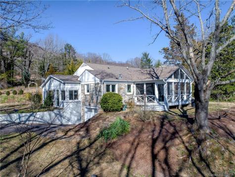 21 Pinecroft Road Asheville NC 28804