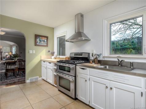 21 Pinecroft Road Asheville NC 28804