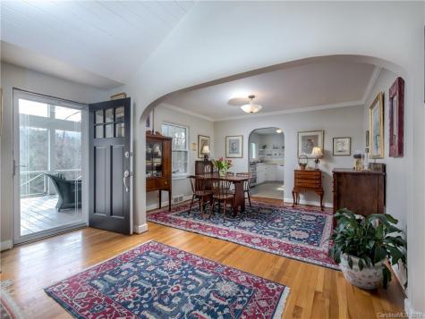 21 Pinecroft Road Asheville NC 28804