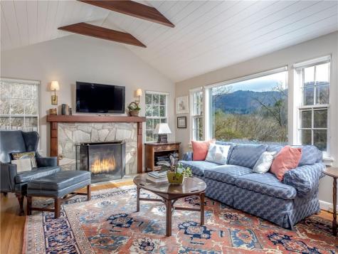 21 Pinecroft Road Asheville NC 28804