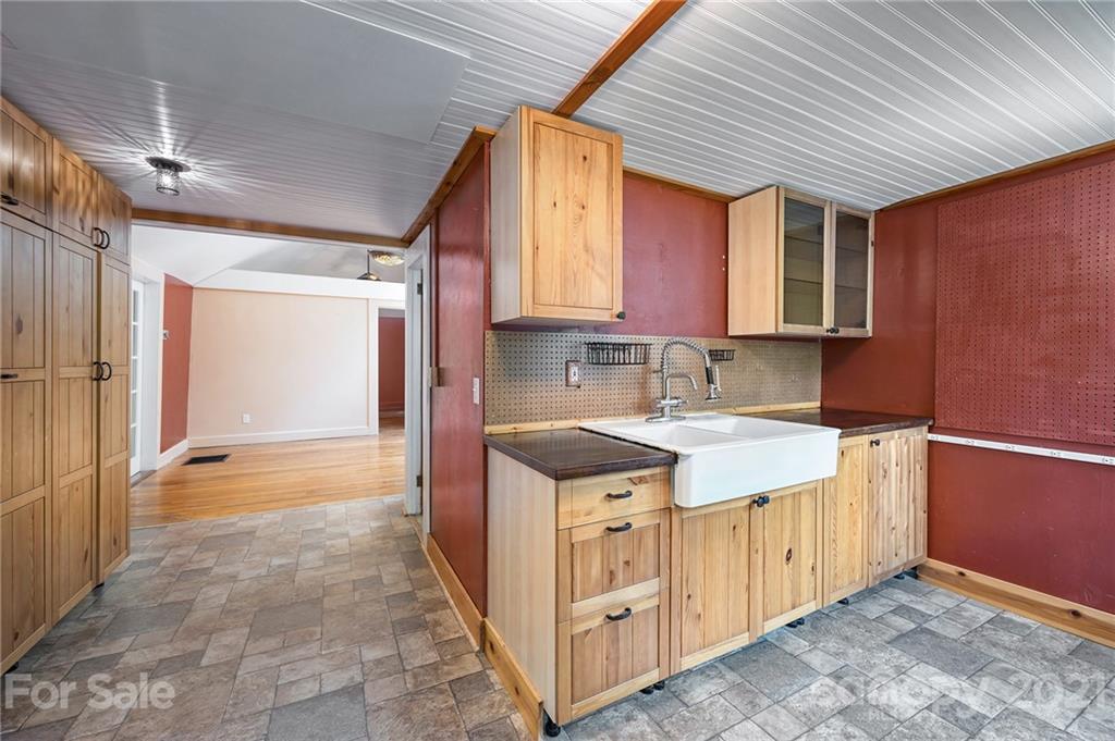 148 New Haw Creek Road Asheville NC 28805