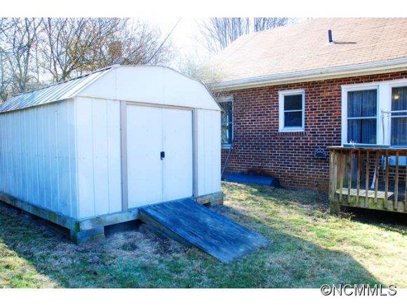 8 Enka Orchard Street Candler NC 28715