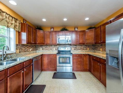 5 Rock Ledge Drive Burnsville NC 28714