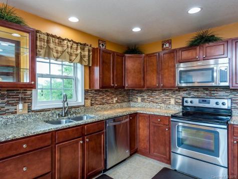 5 Rock Ledge Drive Burnsville NC 28714