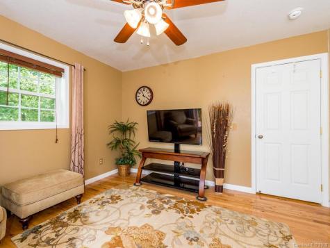 5 Rock Ledge Drive Burnsville NC 28714