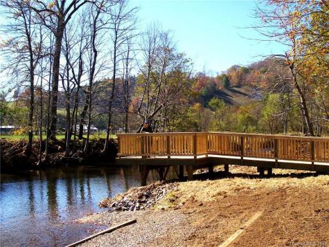 5 Rock Ledge Drive Burnsville NC 28714