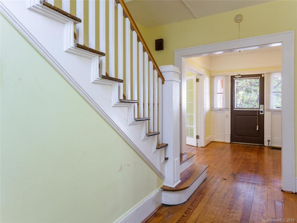 16 Ridgelawn Road Asheville NC 28806