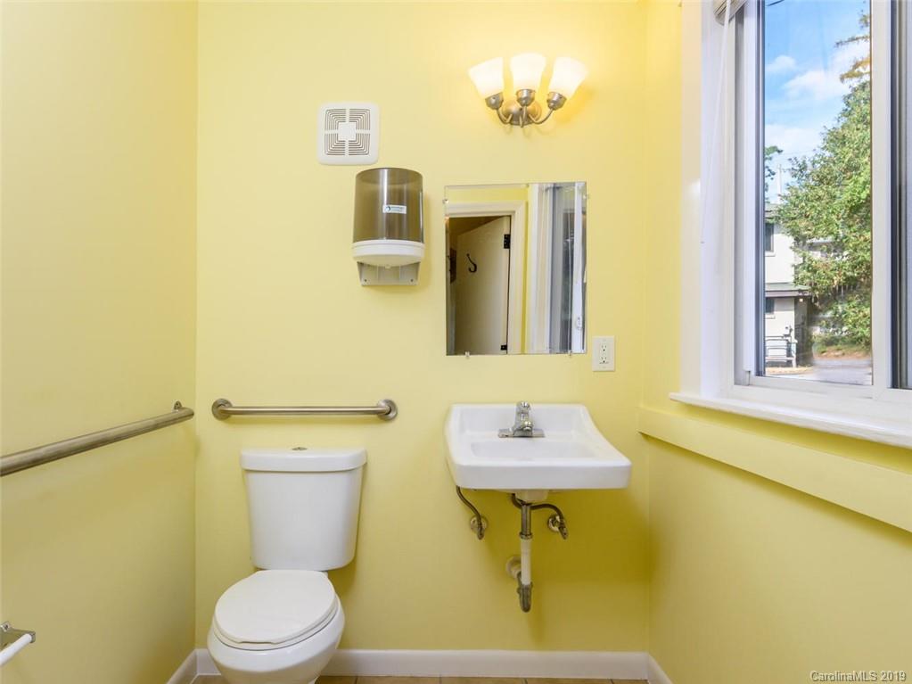 16 Ridgelawn Road Asheville NC 28806