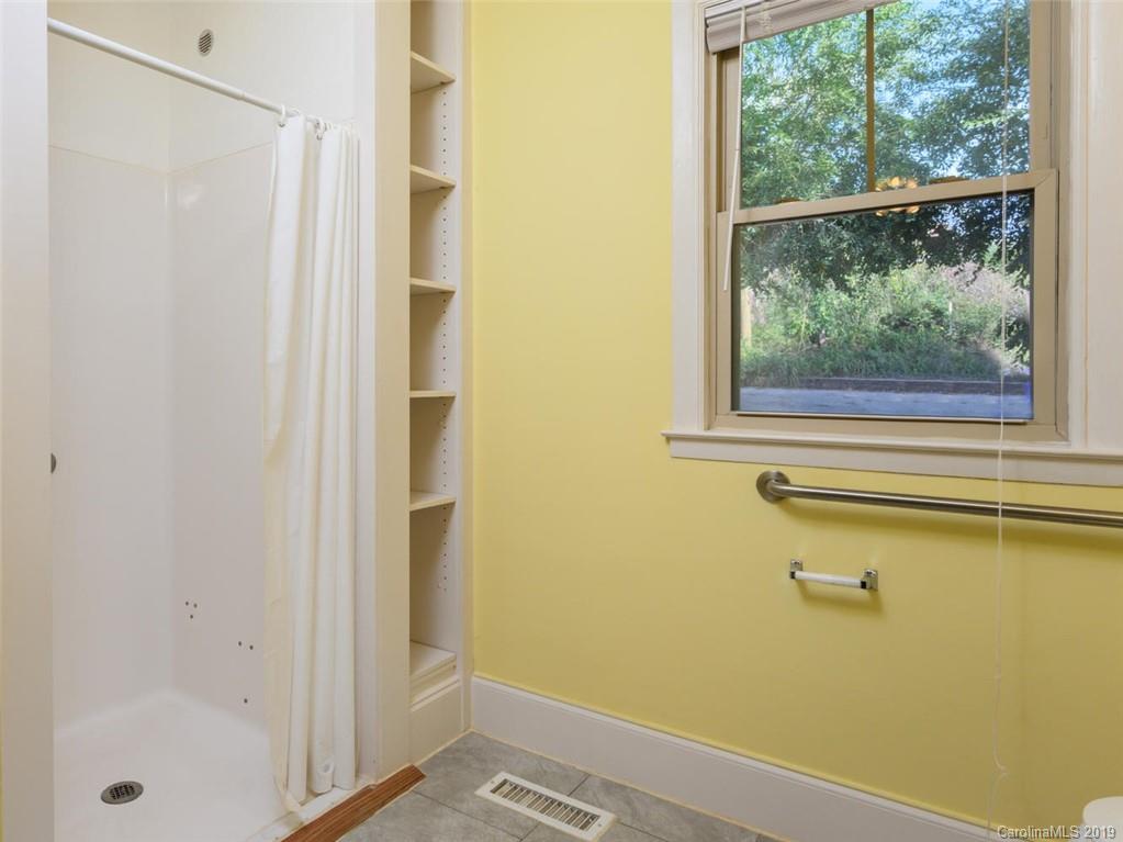 16 Ridgelawn Road Asheville NC 28806