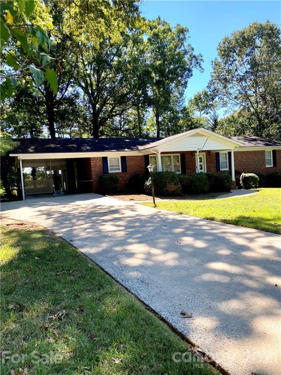 2031 Colonial Lane Hickory NC 28601