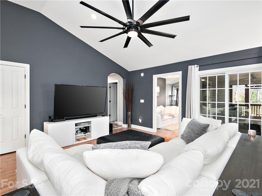 302 Theron Court Candler NC 28715