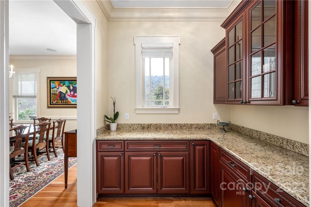 10 Applewood Drive Asheville NC 28805