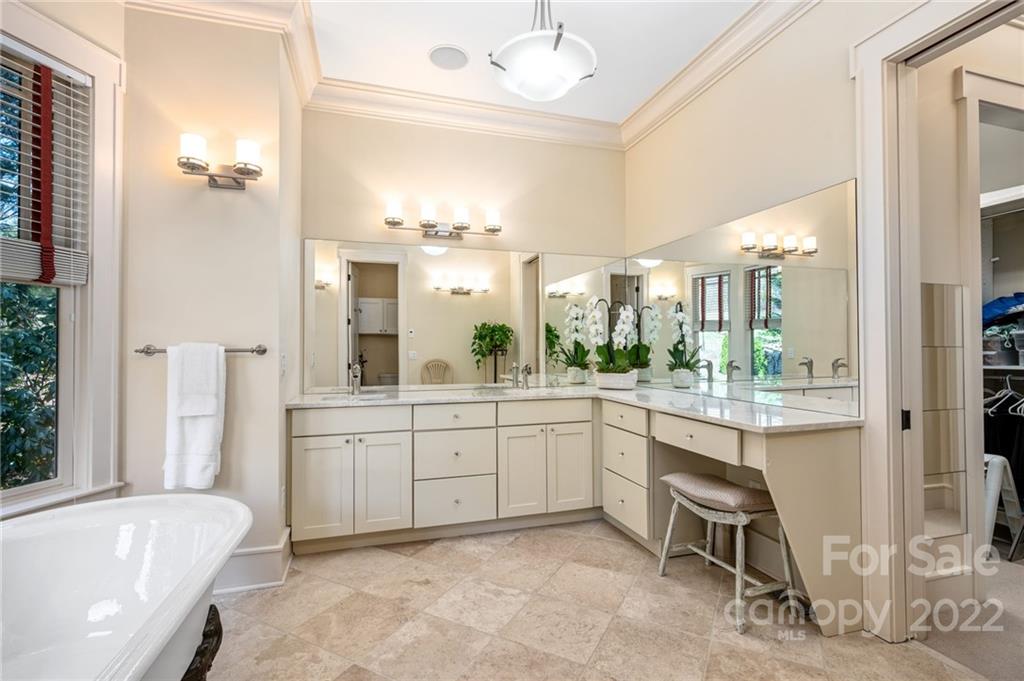 10 Applewood Drive Asheville NC 28805