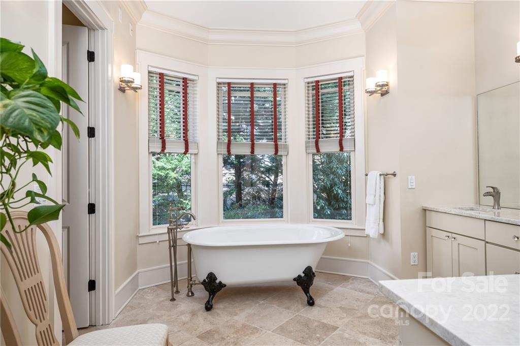 10 Applewood Drive Asheville NC 28805