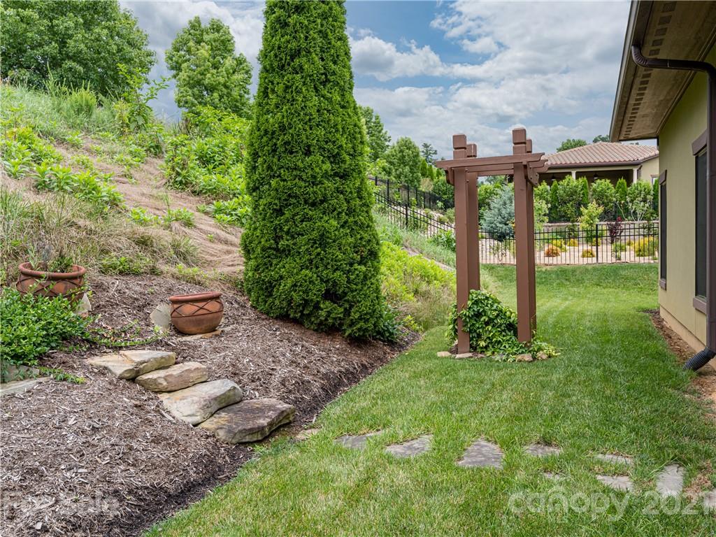9 Pacifico Drive Asheville NC 28806