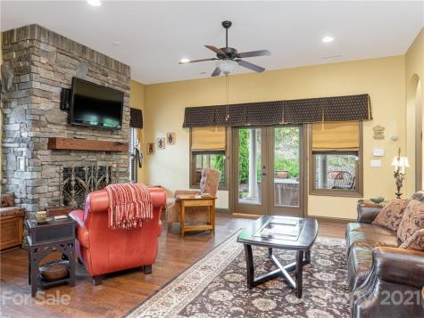 9 Pacifico Drive Asheville NC 28806