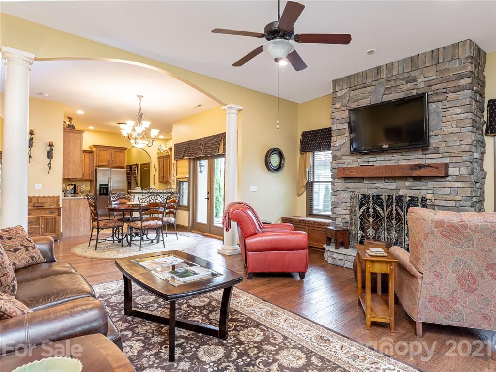 9 Pacifico Drive Asheville NC 28806