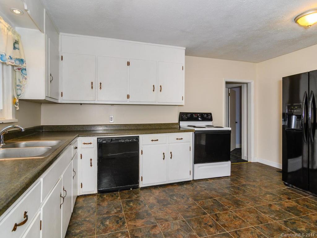 14 Merion Drive Asheville NC 28806