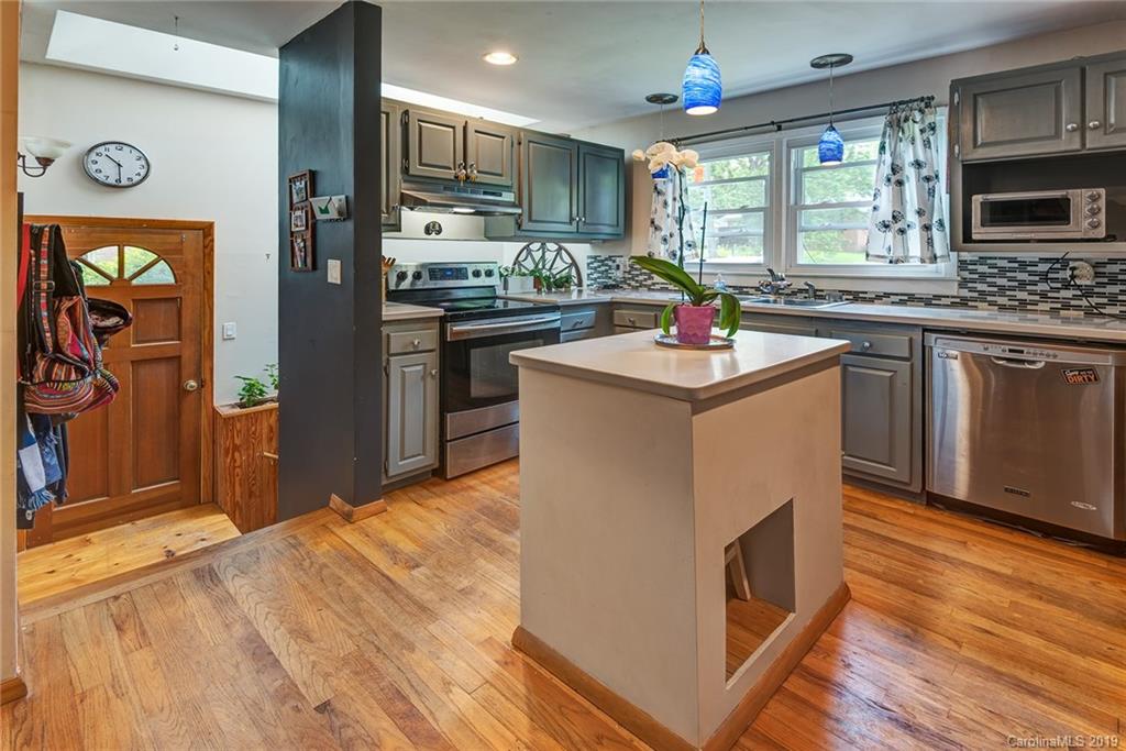 20 Starmount Drive Asheville NC 28806