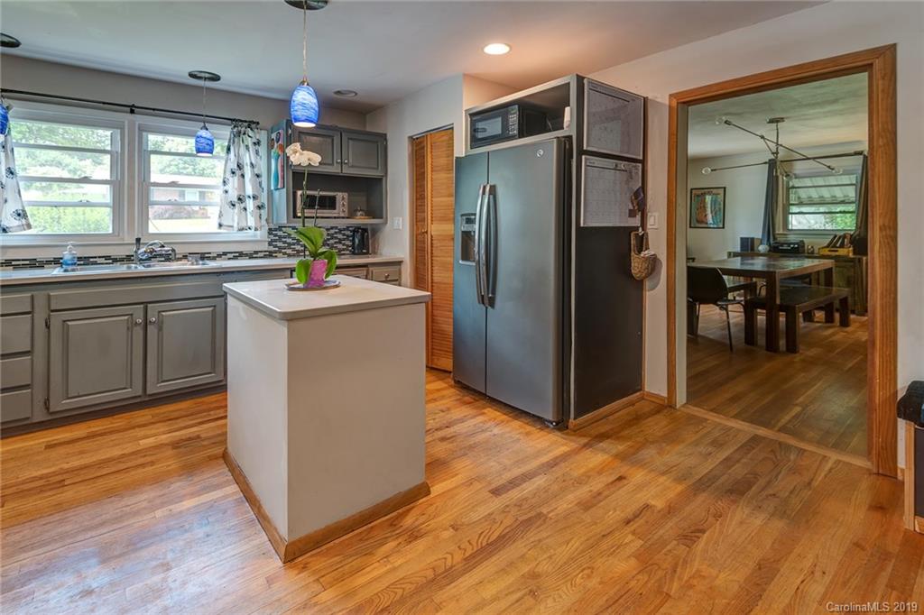 20 Starmount Drive Asheville NC 28806