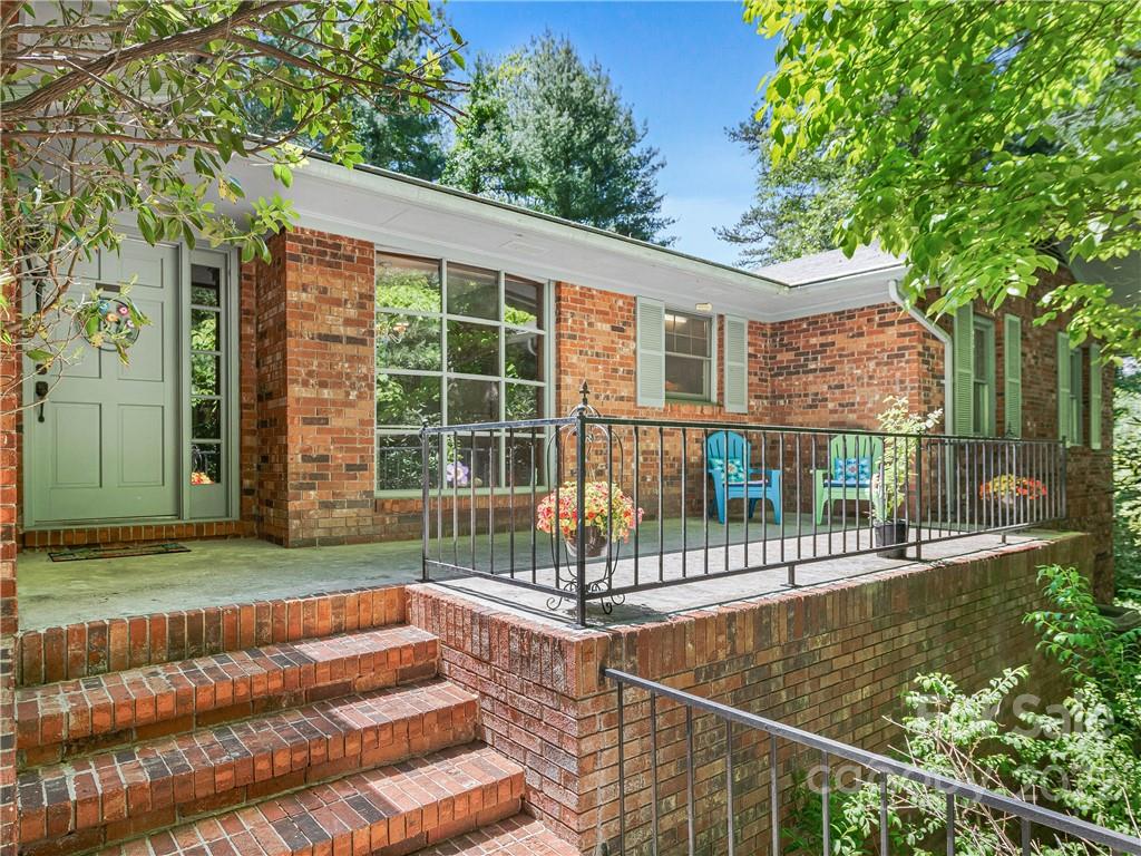 9 Grenadier Court Candler NC 28715