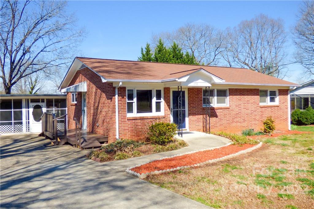 1719 15th Avenue NE Hickory NC 28601