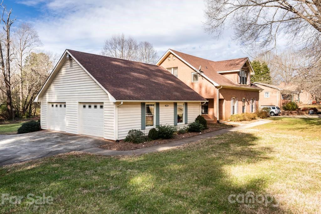 1587 Nottingham Drive Newton NC 28658