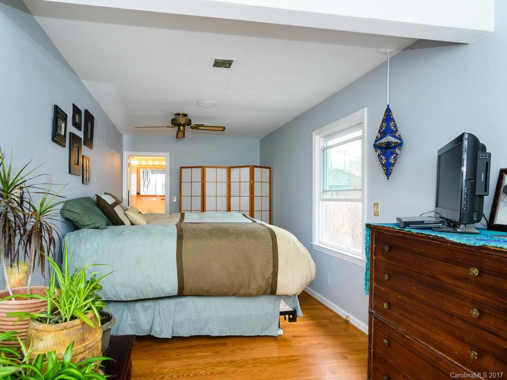 18 Wilburn Road Asheville NC 28806