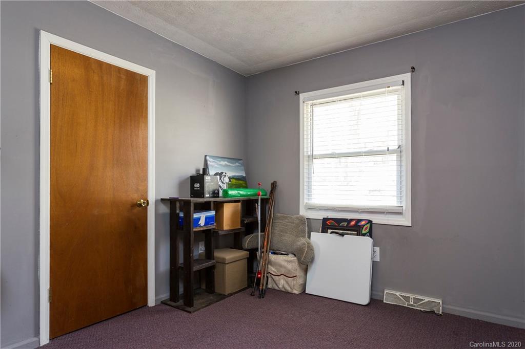 28 Lancelot Lane Asheville NC 28806