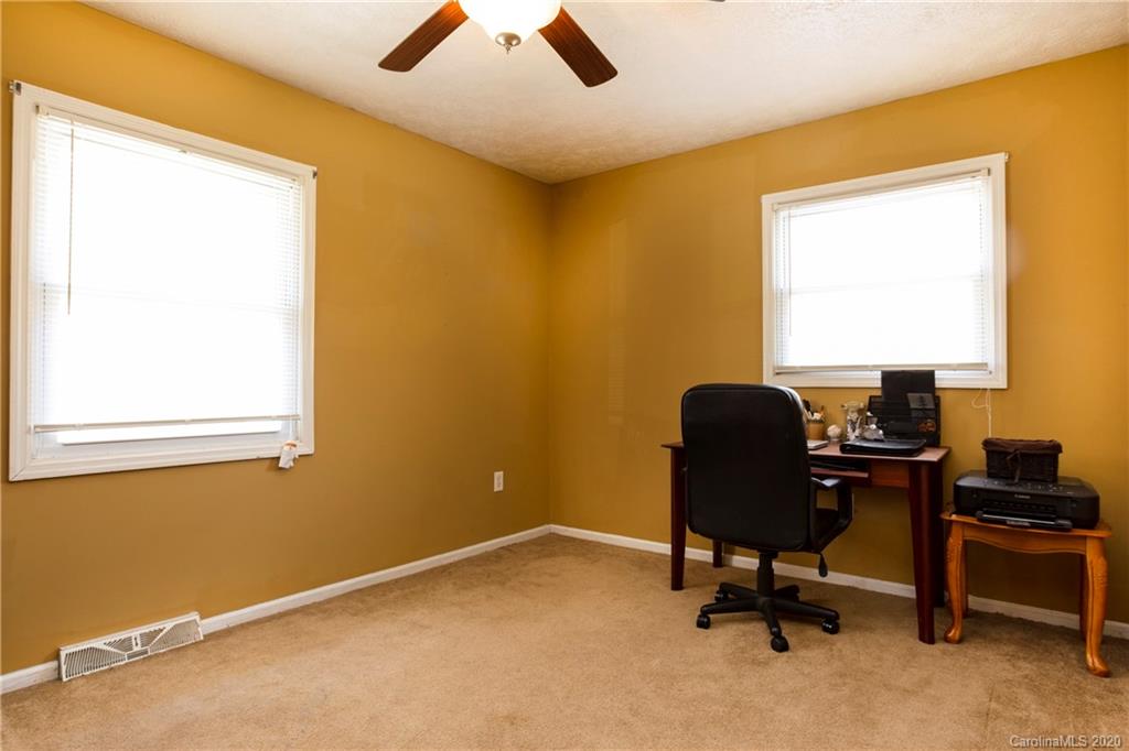 28 Lancelot Lane Asheville NC 28806