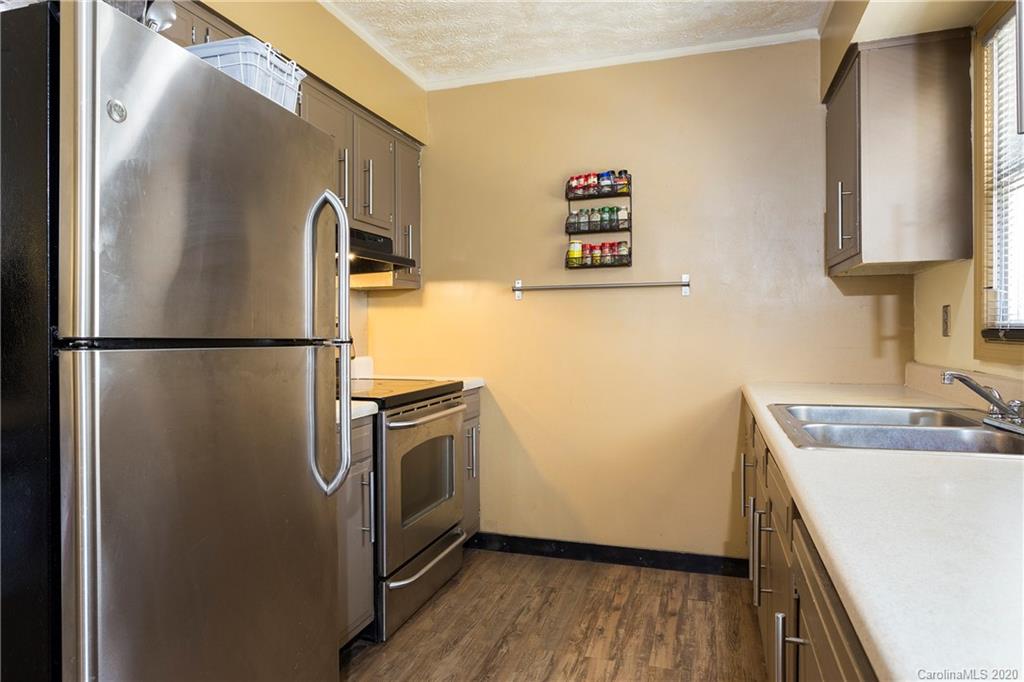 28 Lancelot Lane Asheville NC 28806