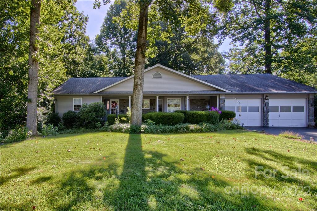 12 St Andrews Drive Etowah NC 28729