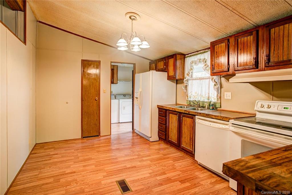 370 Youngs Cove Road Candler NC 28715