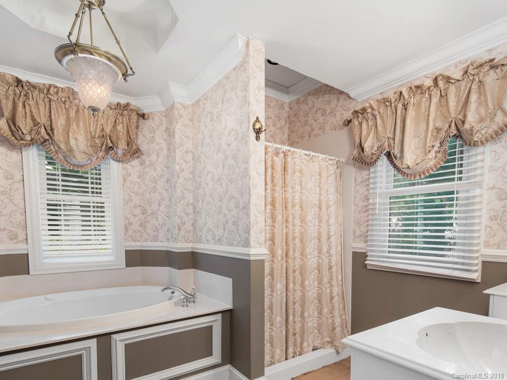 9 Oak Hollow Drive Asheville NC 28805