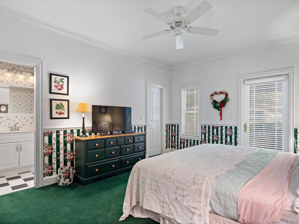 9 Oak Hollow Drive Asheville NC 28805