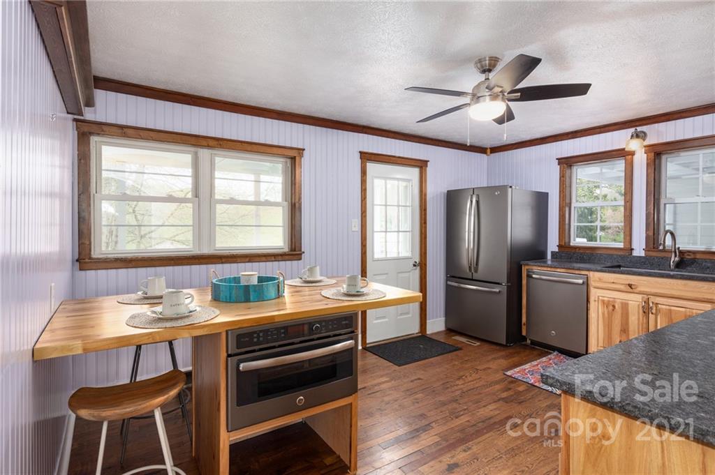 3 Oak Hill Road Candler NC 28715