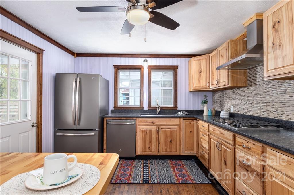 3 Oak Hill Road Candler NC 28715