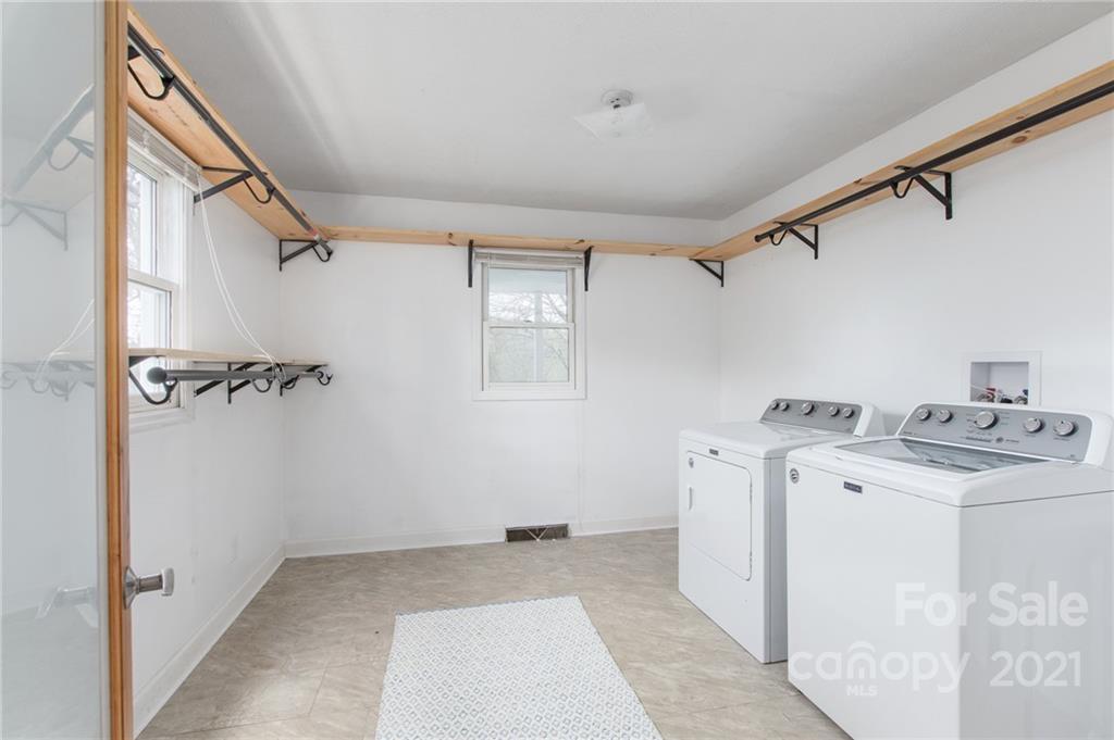 3 Oak Hill Road Candler NC 28715