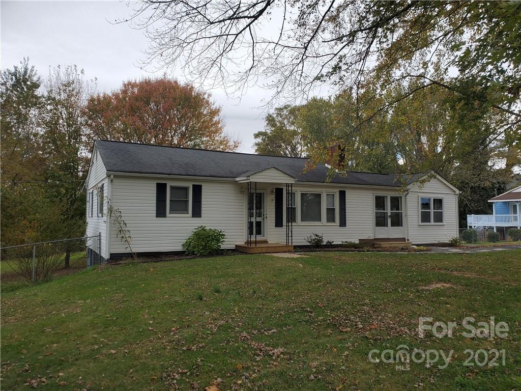 3 Oak Hill Road Candler NC 28715